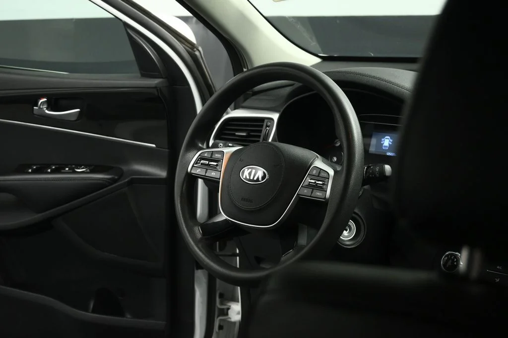 Used 2020 White Kia LX image 61