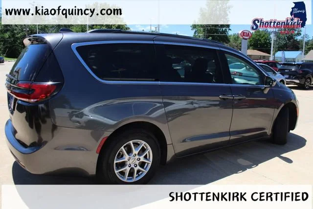 Used 2022 Granite Chrysler Touring L image 4