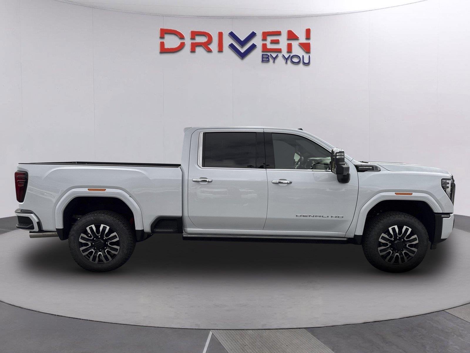 New 2026 Glacier White Tricoat GMC Denali Ultimate image 3