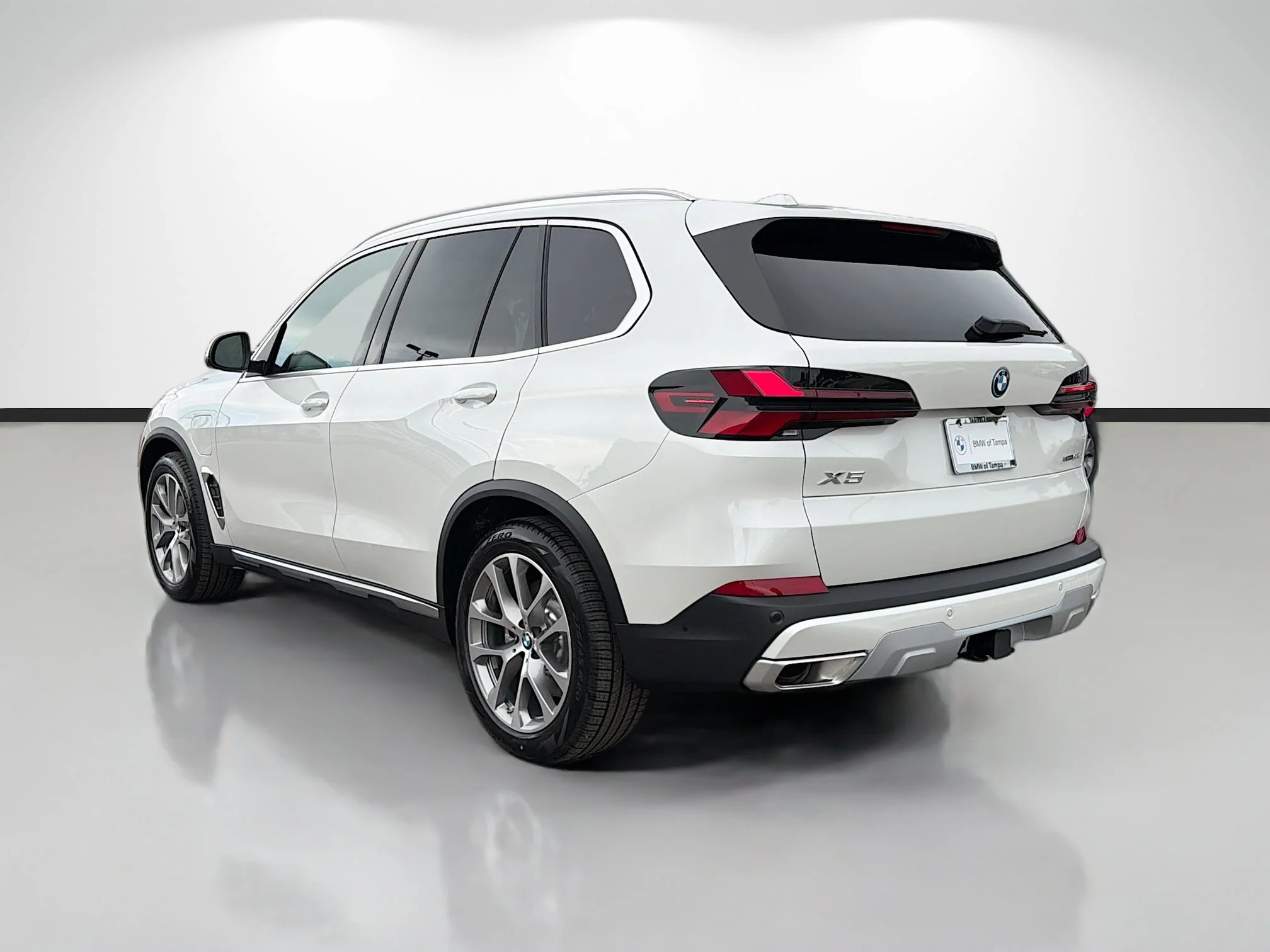 New 2026 Mineral White Metallic BMW xDrive50e image 5