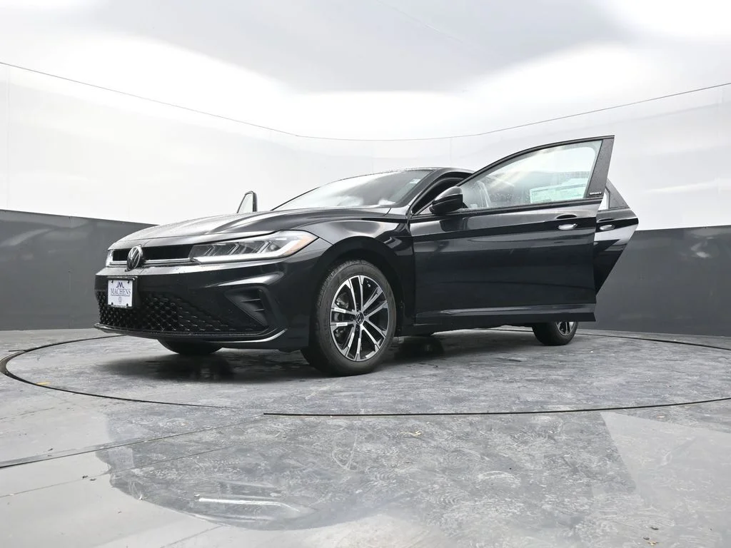 New 2026  Volkswagen 1.5T Sport image 32