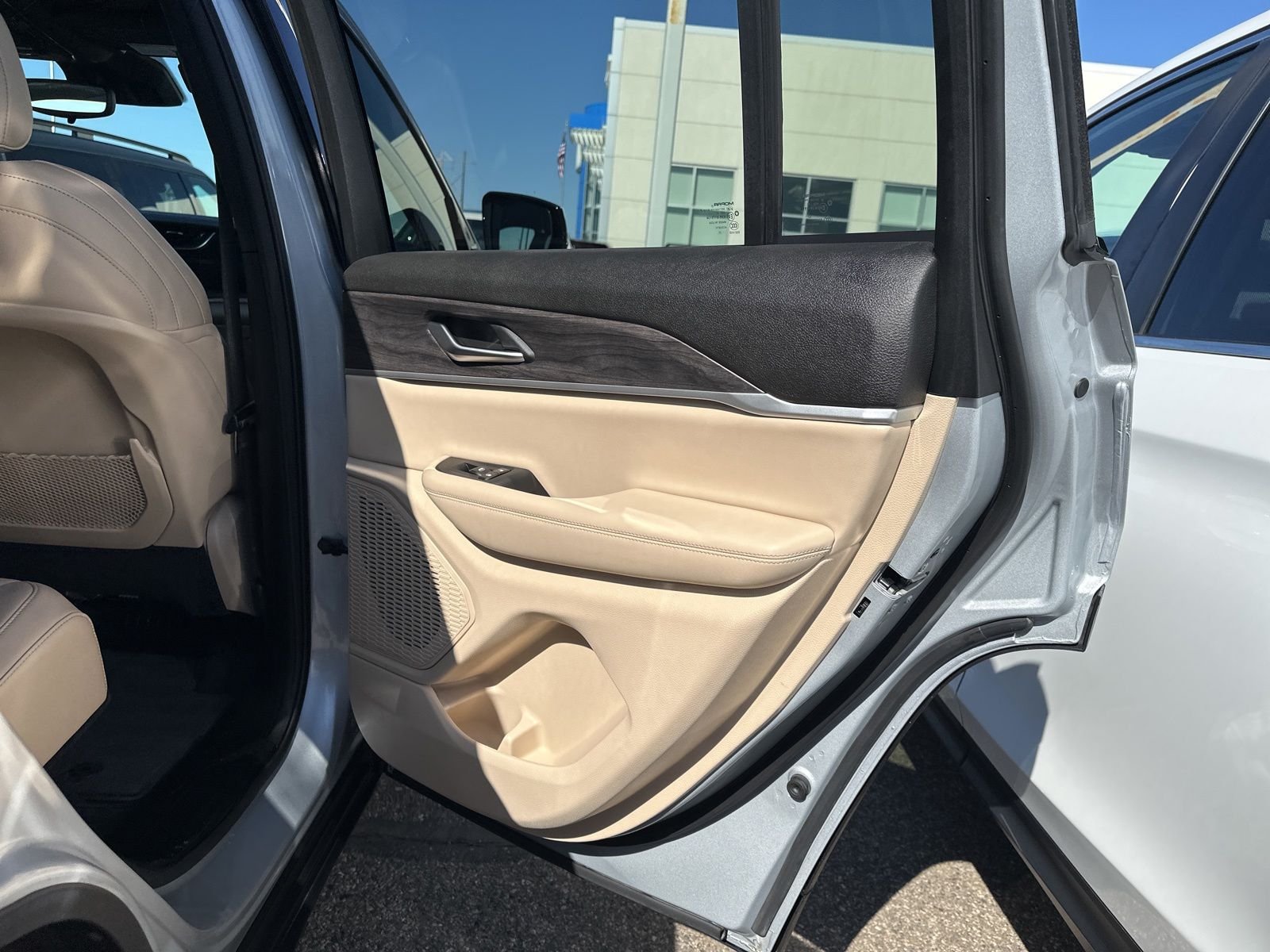 Used 2023 Silver Jeep Limited image 32