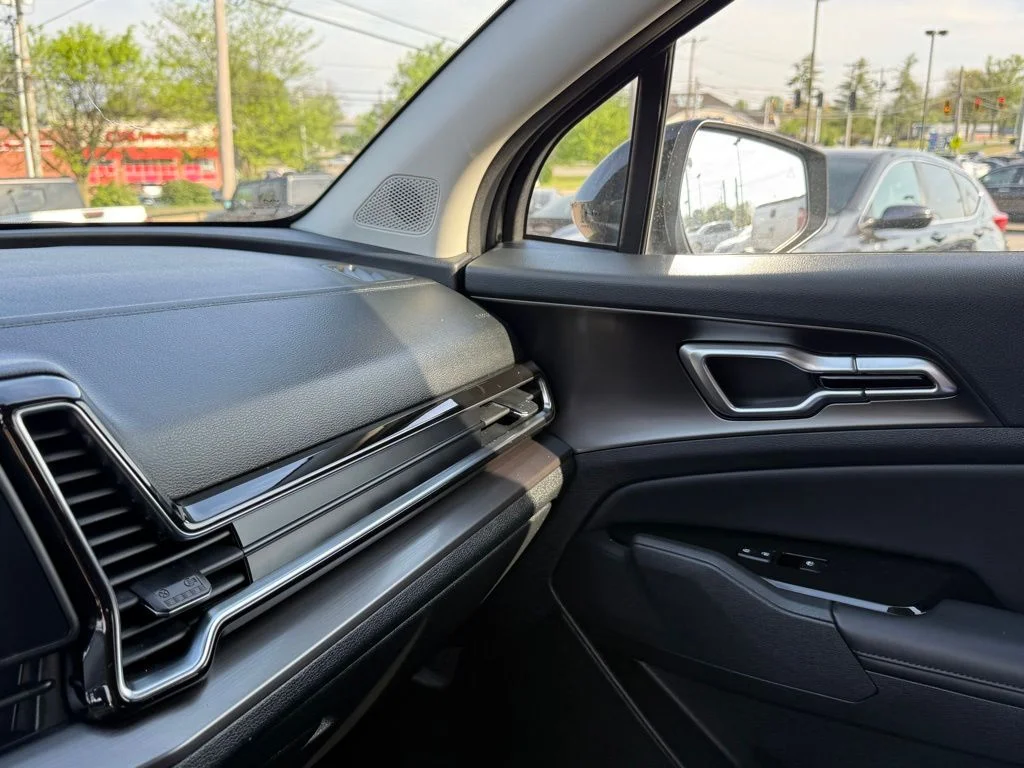 Used 2023 Black Kia EX image 21