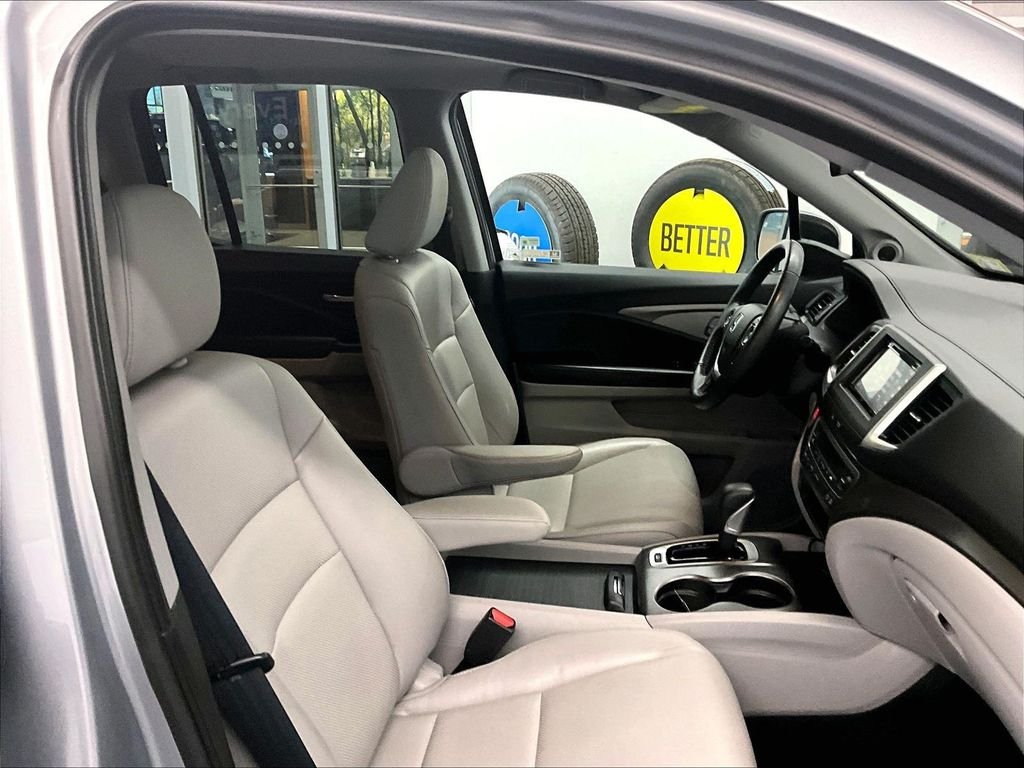 Used 2019 Gray Honda RTL image 11