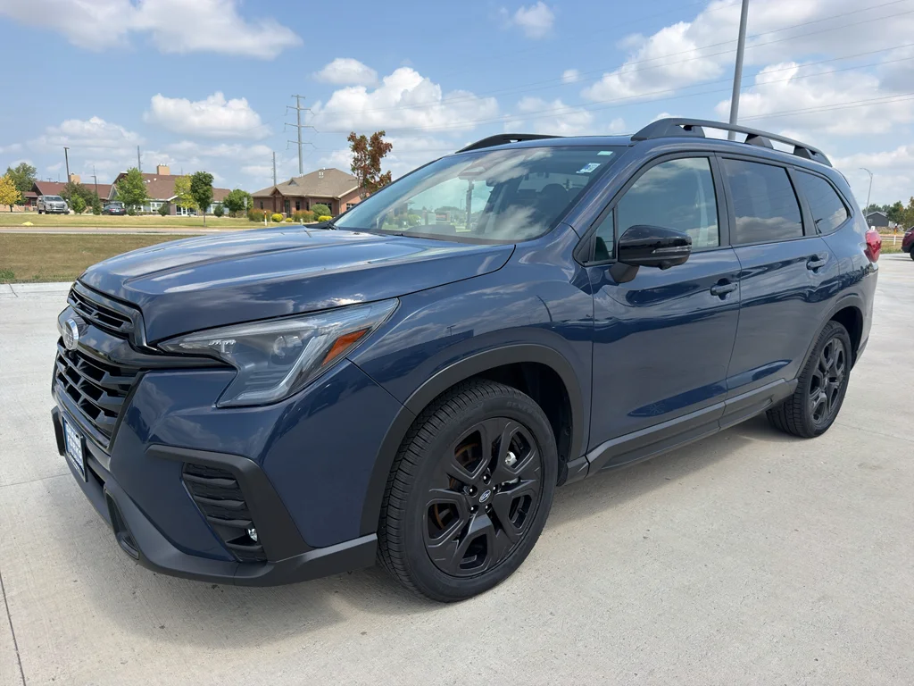 Used 2023 Cosmic Blue Pearl Subaru Onyx Edition Limited image 2