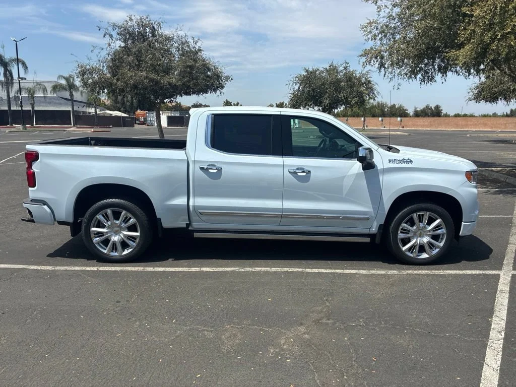 2026 Chevrolet Silverado 1500 High Country - Photo 2