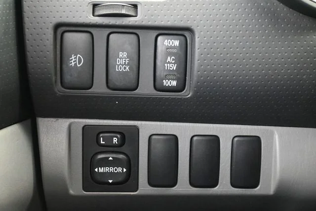 Used 2008 Super White Toyota Base image 25