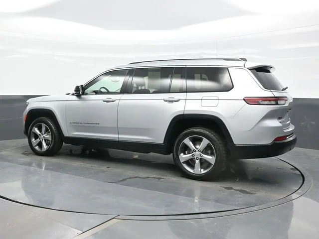 Used 2021 Silver Jeep Limited image 3