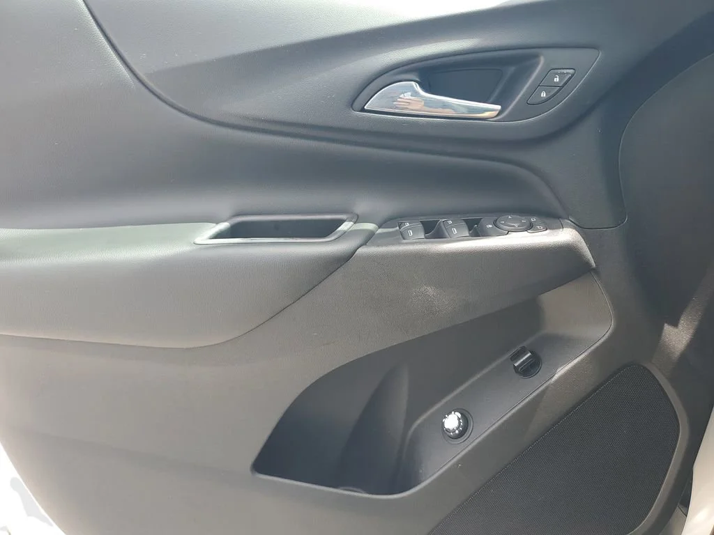 Used 2018 IRIDESCENT PEARL TRICOAT Chevrolet LT image 18