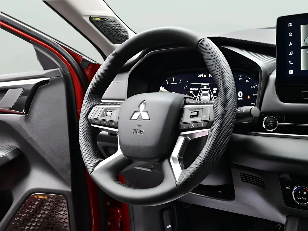 New 2026 Red Diamond Mitsubishi SE image 10