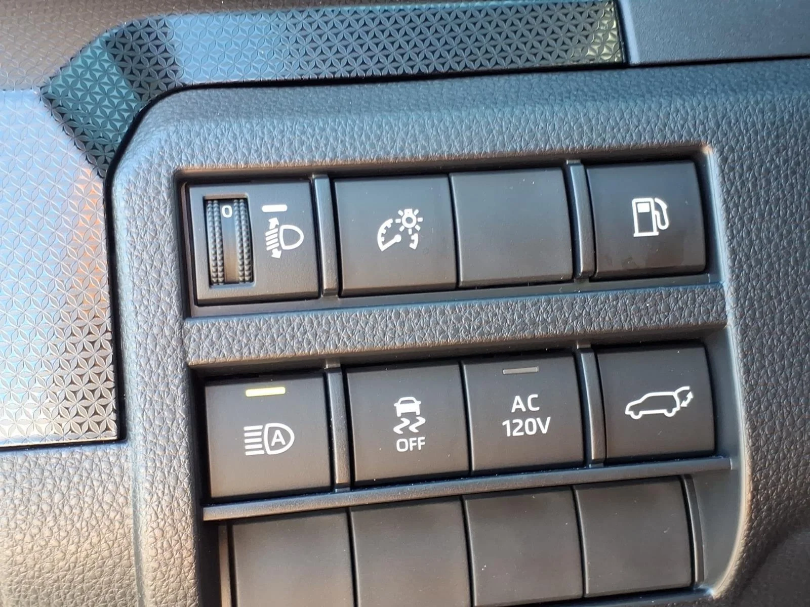 Used 2026 Wind Chill Pearl Toyota Limited image 11