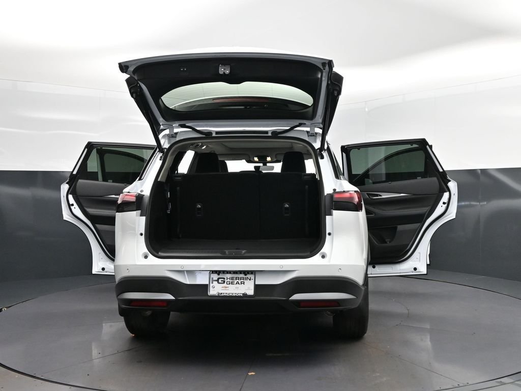 New 2026 RADIANT WHITE INFINITI Luxe FWD image 47