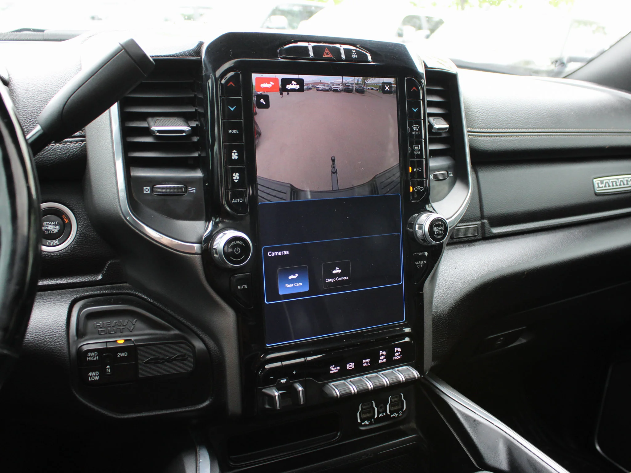 Certified Used 2023 Black RAM Laramie * One Owner | 5th Wheel & Gooseneck | Rear Air Suspension | Diesel | Apple CarPlay | Sunroof image 25