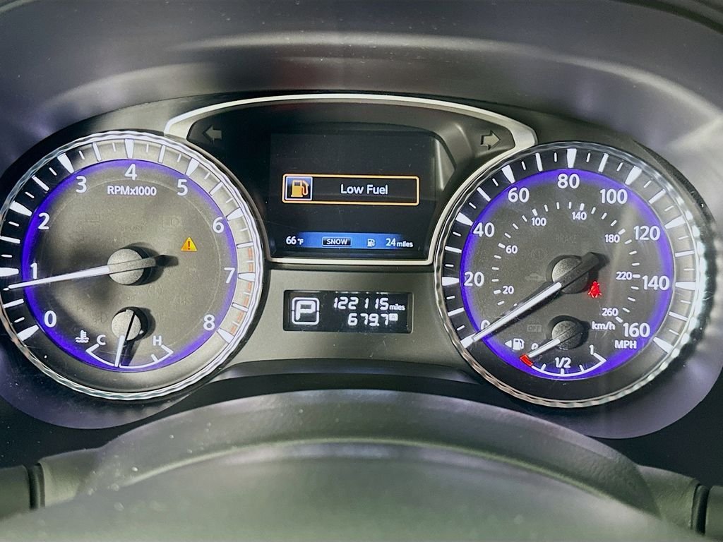 Used 2015 Liquid Platinum INFINITI Base image 12