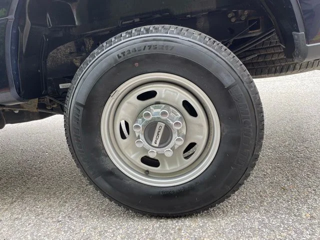 Used 2022 Blue Metallic Ford XL image 4
