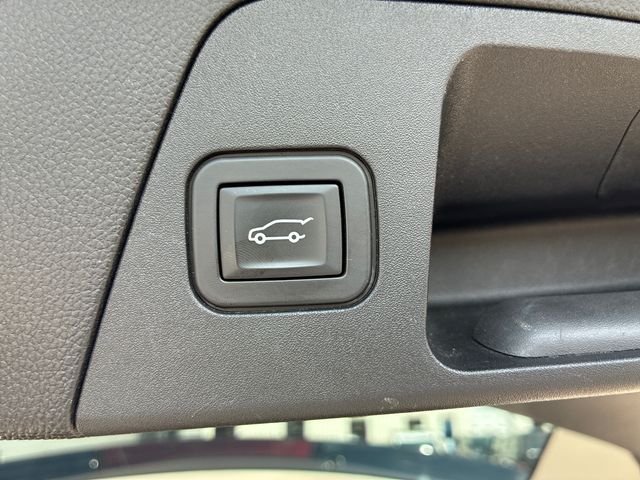 Used 2019 Black Buick Essence image 7