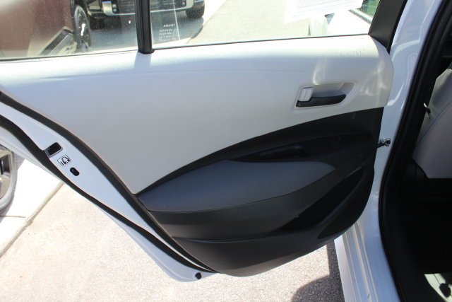 Used 2022 White Toyota LE image 22