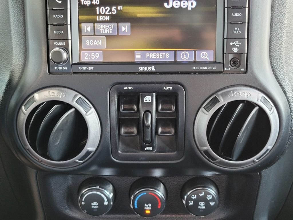 Used 2018 Gray Jeep Unlimited Sport image 19