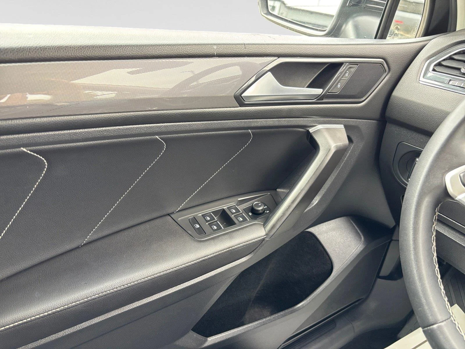2023 Volkswagen Tiguan SE - Photo 17
