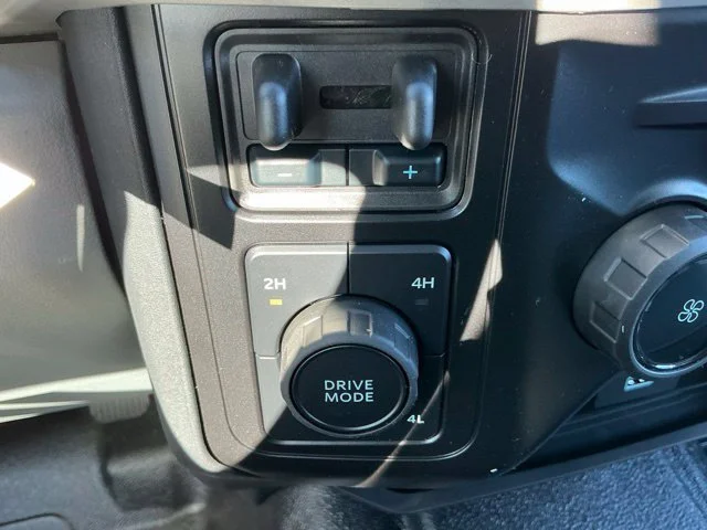 New 2027 Oxford White Ford F-350® XL image 33
