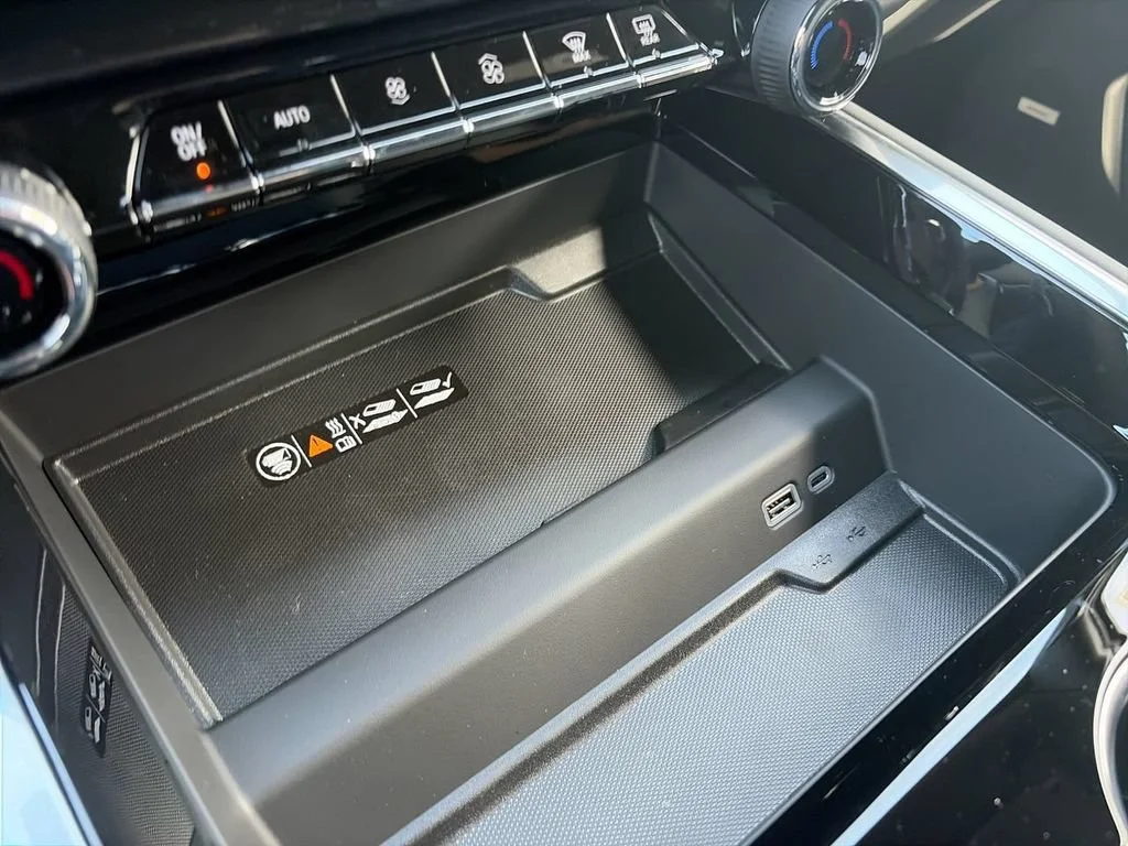 2026 Chevrolet Suburban Z71 - Photo 22