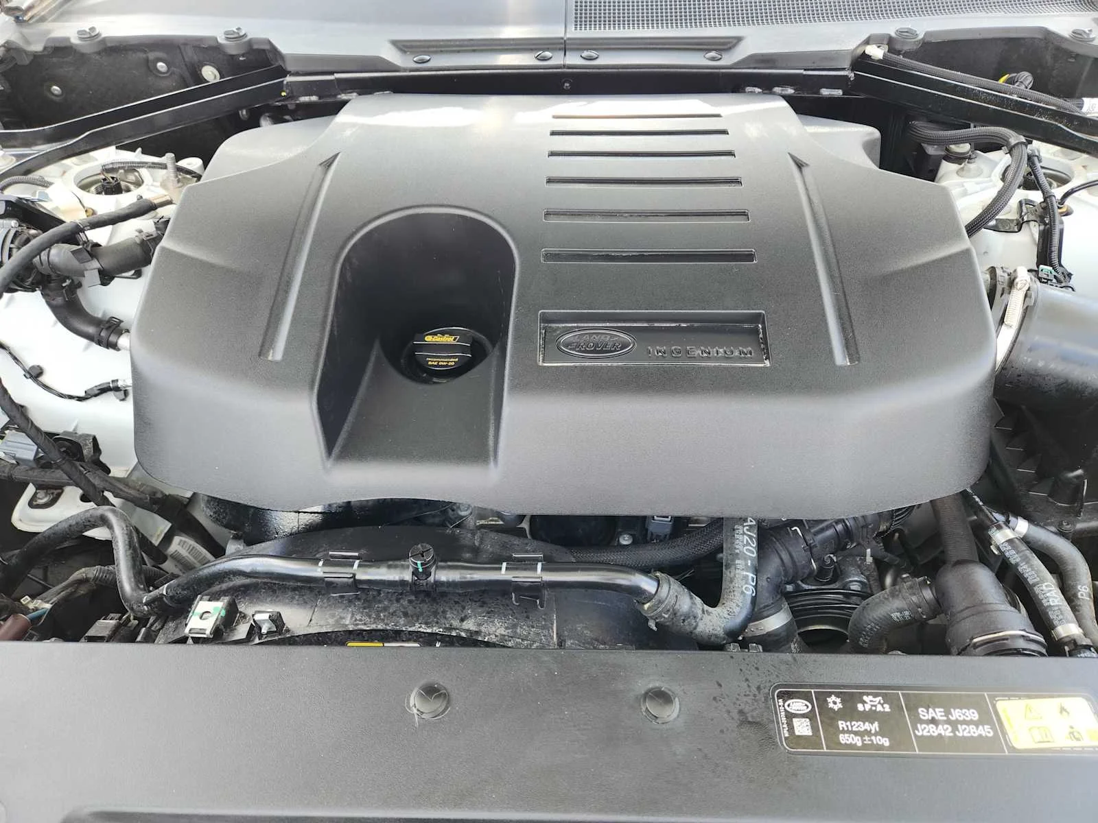 Certified Used 2024 FUJI WHITE Land Rover X-Dynamic SE image 32