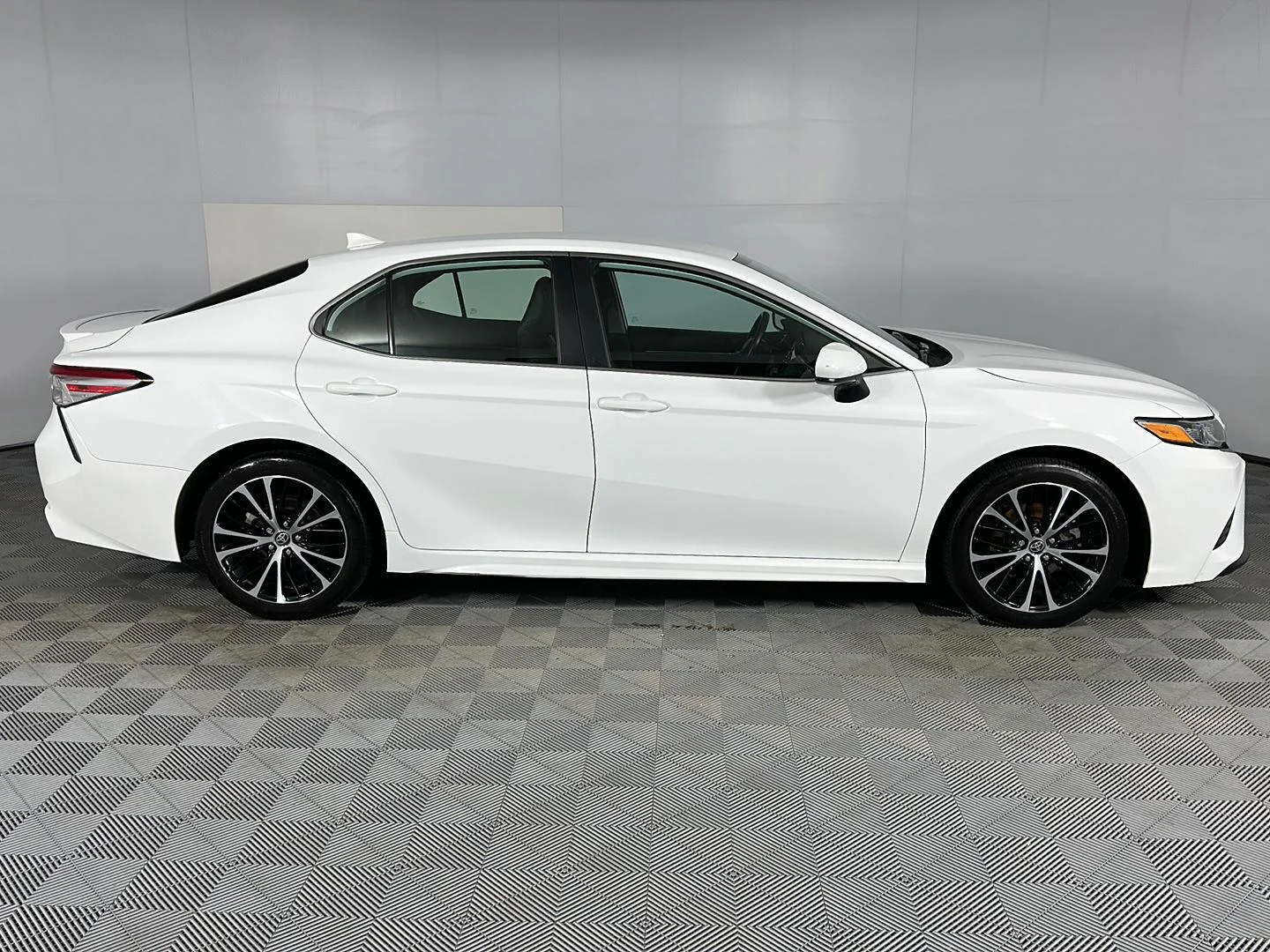Used 2020 Super White Toyota SE image 8