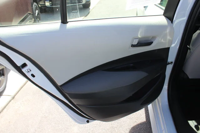 Used 2022 White Toyota LE image 22