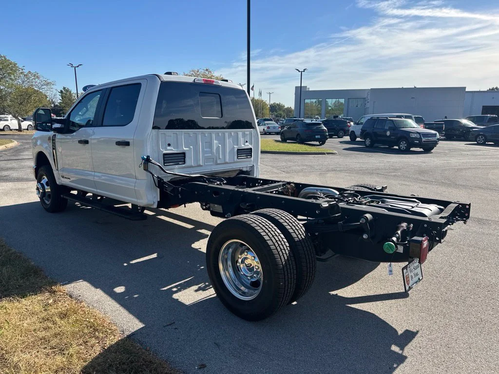 New 2026 Oxford White Ford F-350® XL image 5