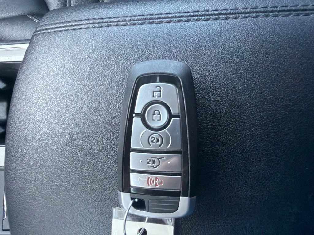 Used 2023 Oxford White Ford SEL image 27