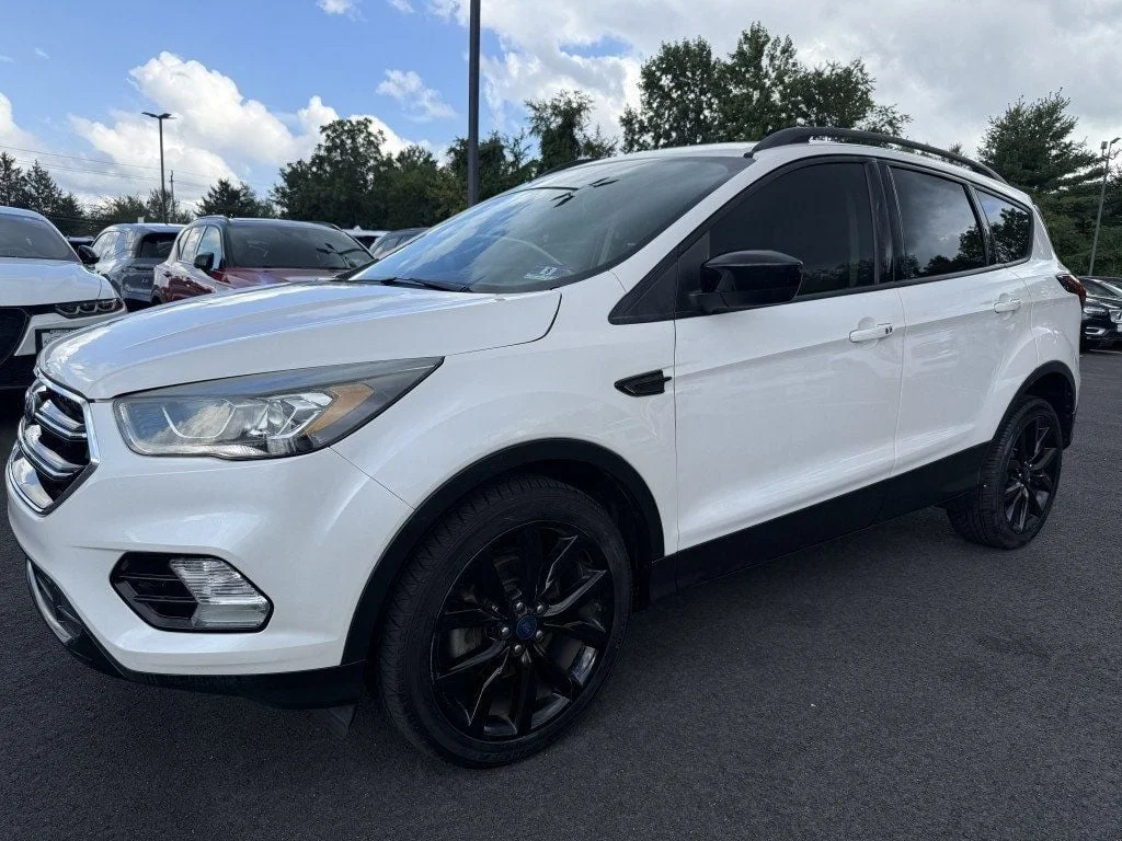 Used 2019 White Platinum Metallic Tri-Coat Ford SE FWD image 8