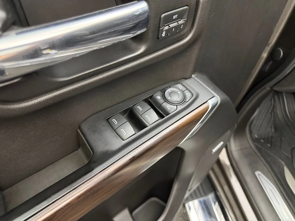 Used 2019 Smokey Quartz Metallic GMC SLT image 12