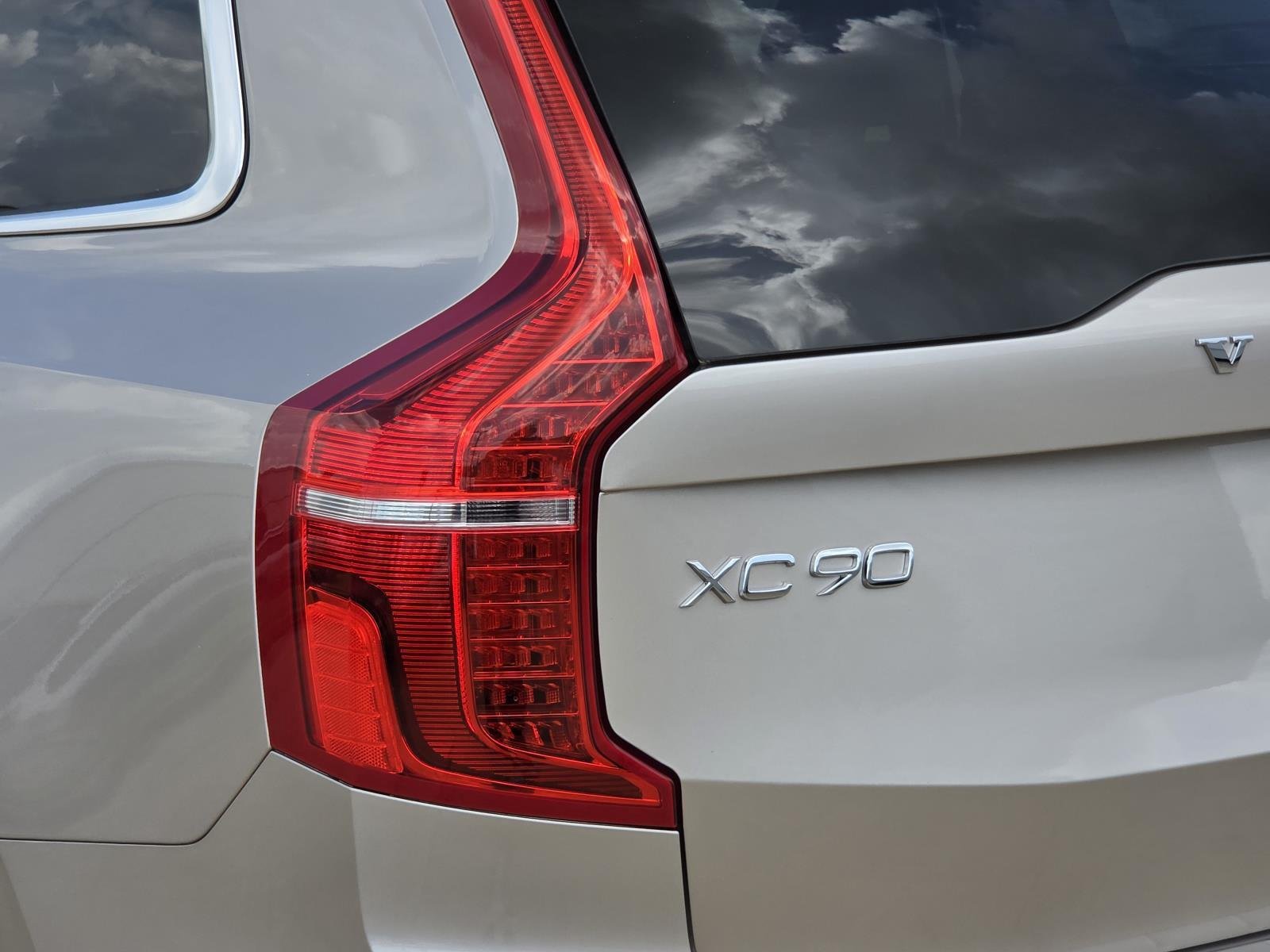 Used 2023 Bright Dusk Metallic Volvo Core image 7