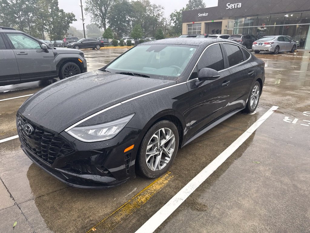 Used 2023 Black Hyundai SEL image 1