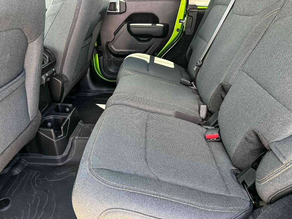 Used 2025 Green Jeep Sport S image 18