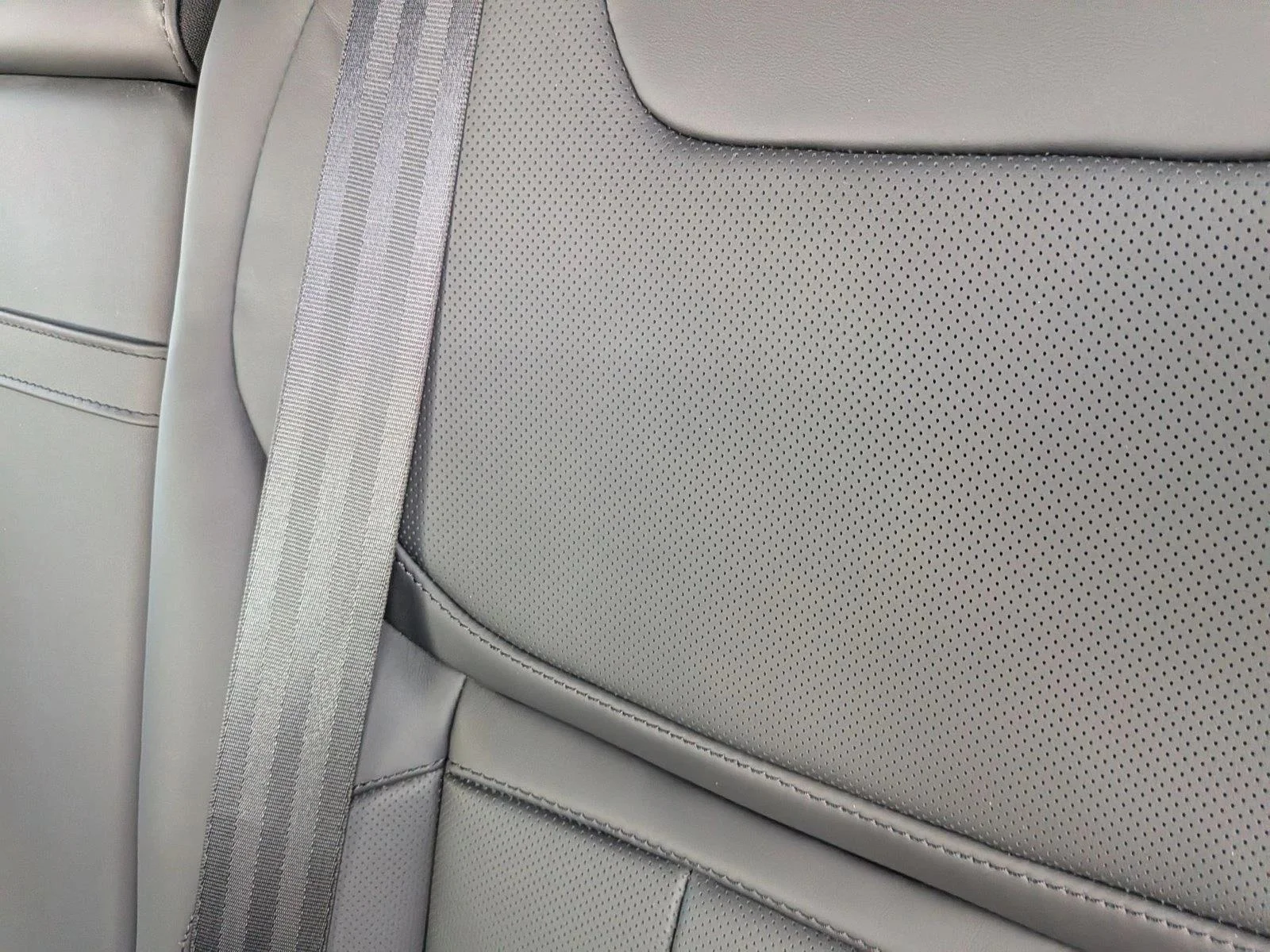 Used 2025 Fuji White Land Rover Dynamic SE image 18