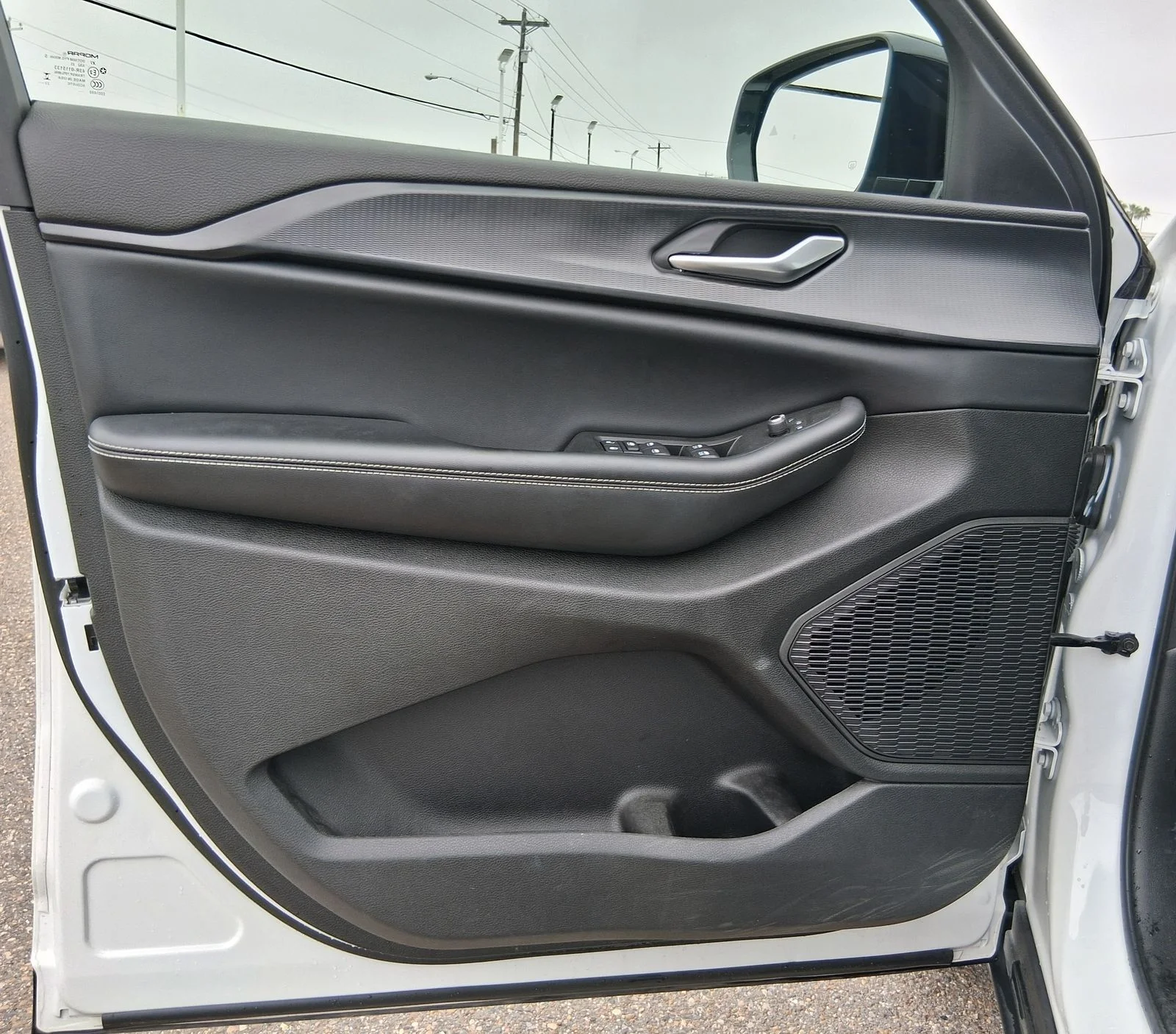 Used 2024 White Jeep Altitude image 14