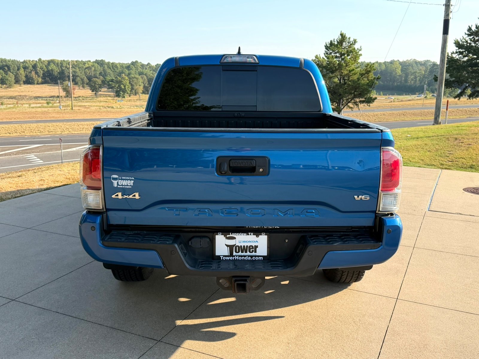 Used 2017 Blazing Blue Pearl Toyota Limited image 5