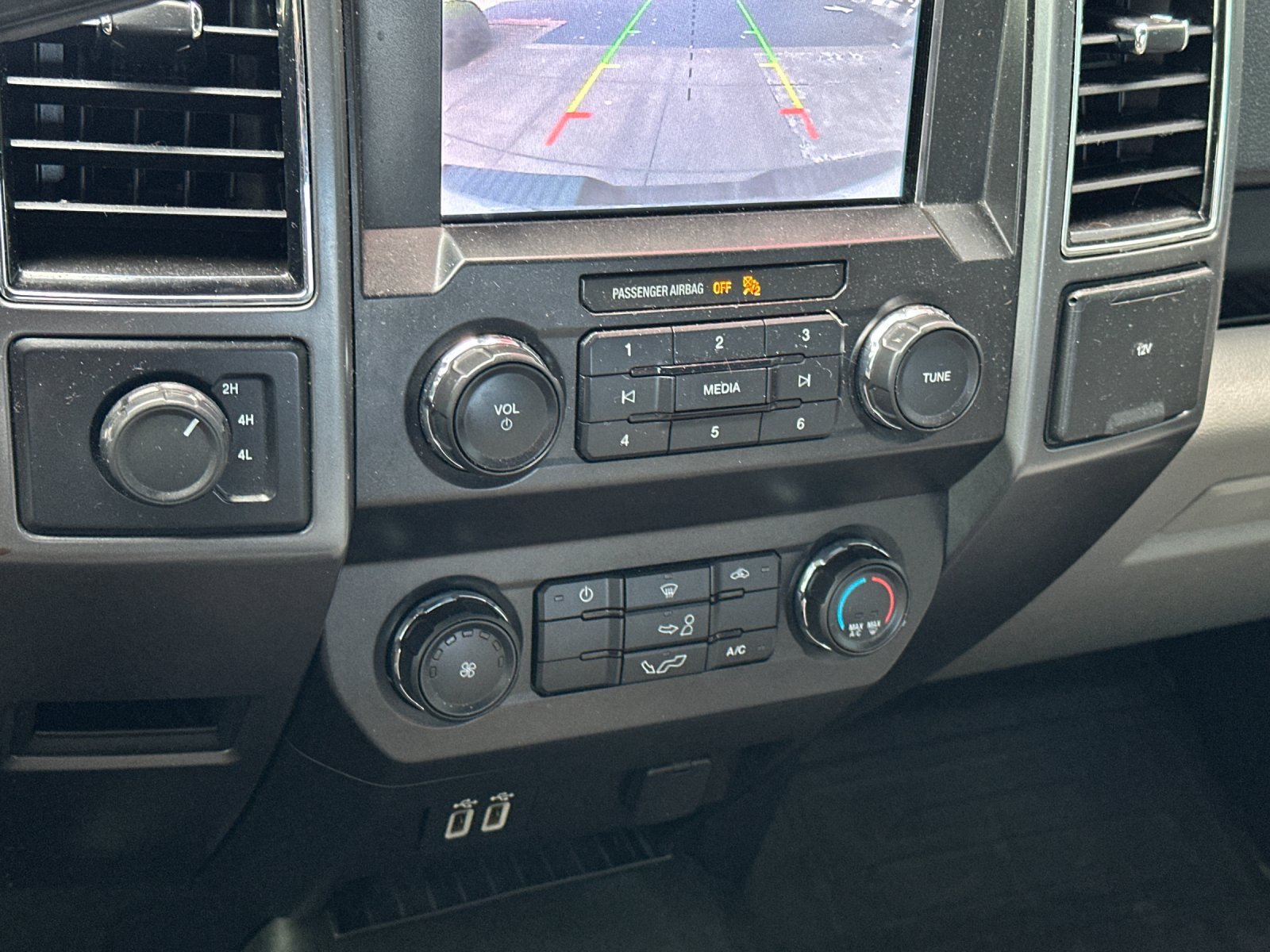 Used 2019 Oxford White Ford XLT image 19