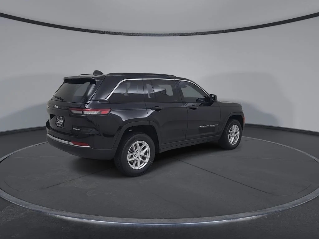 New 2026 Diamond Black Crystal Pearl-Coat Exterior Paint Jeep Laredo X image 15