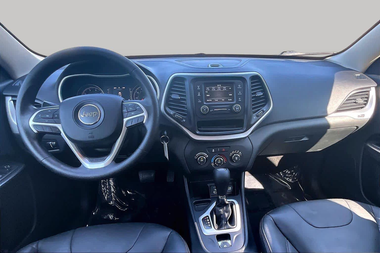 Used 2015 Cashmere Pearlcoat Jeep Sport image 16