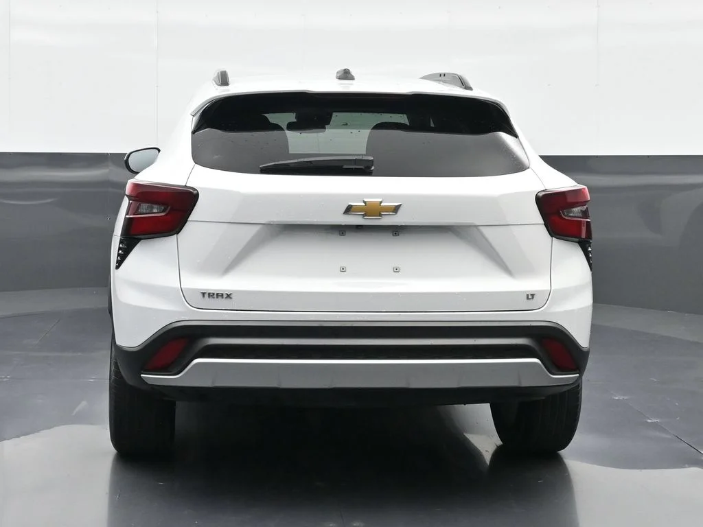 Used 2025 White Chevrolet LT image 7