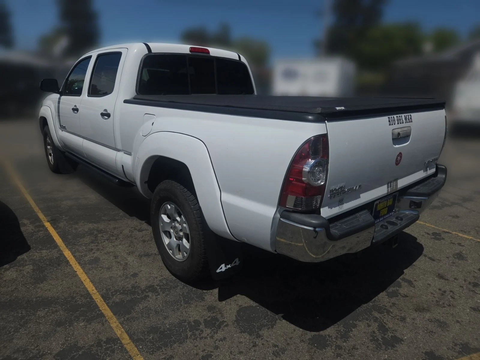 Used 2015 Super White Toyota Base image 9