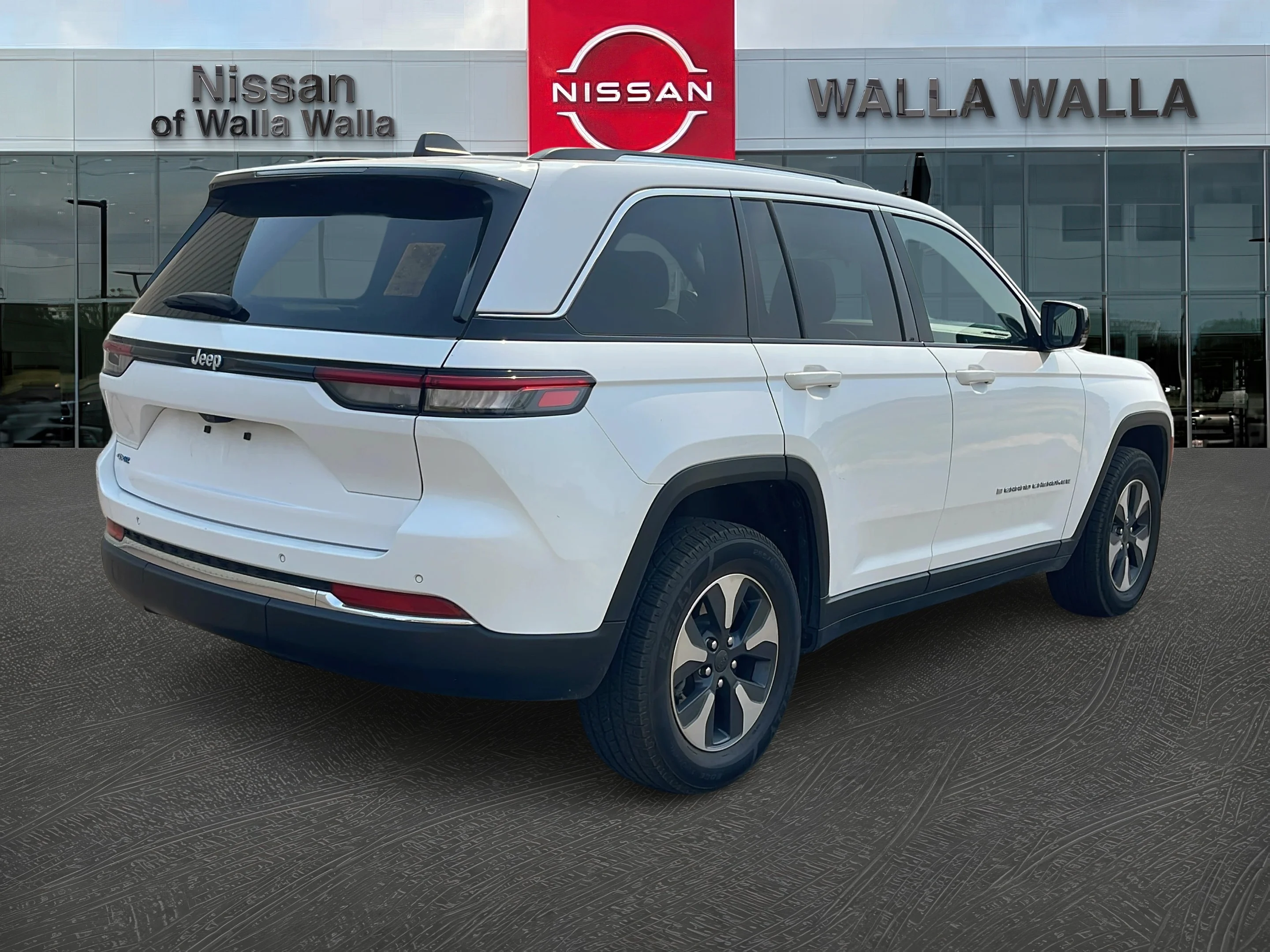 Used 2024 Bright White Clearcoat Jeep 4xe image 7