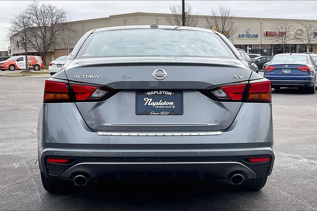 Used 2022 Gray Nissan 2.5 SV image 4