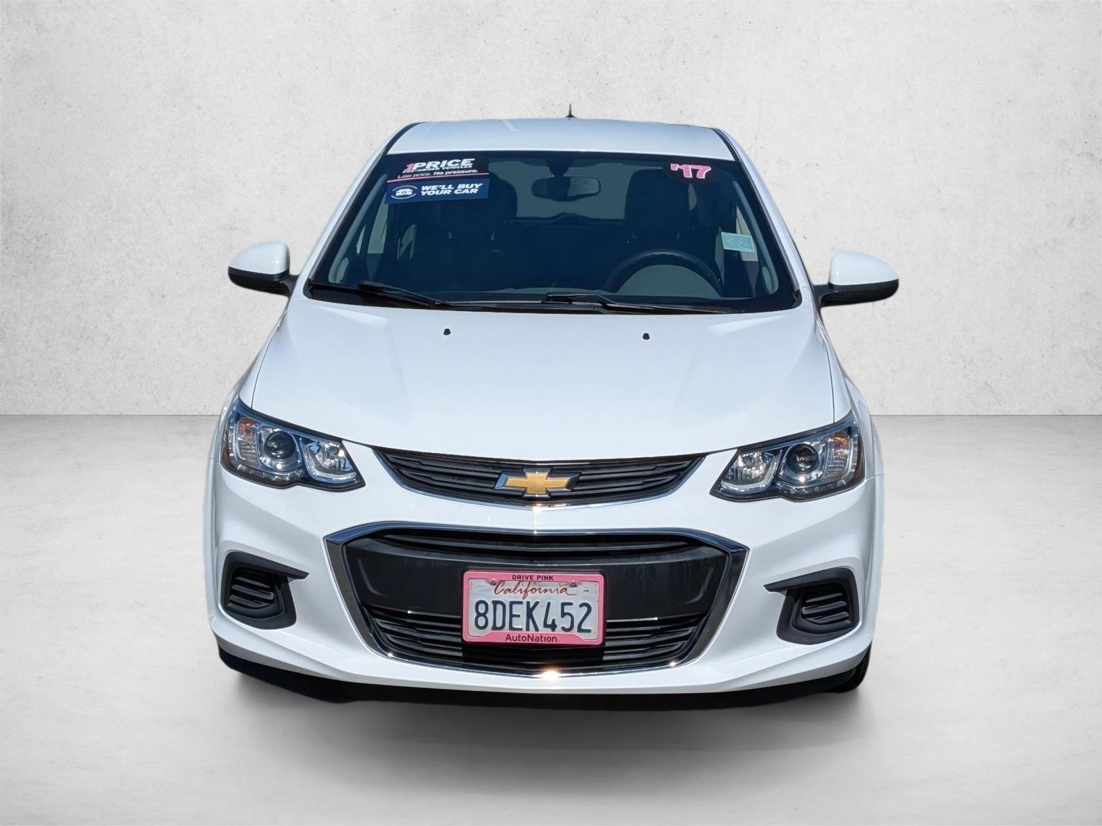 Used 2017 Summit White Chevrolet LT image 2