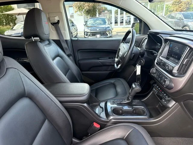 Used 2021 White GMC AT4 w/Leather image 29
