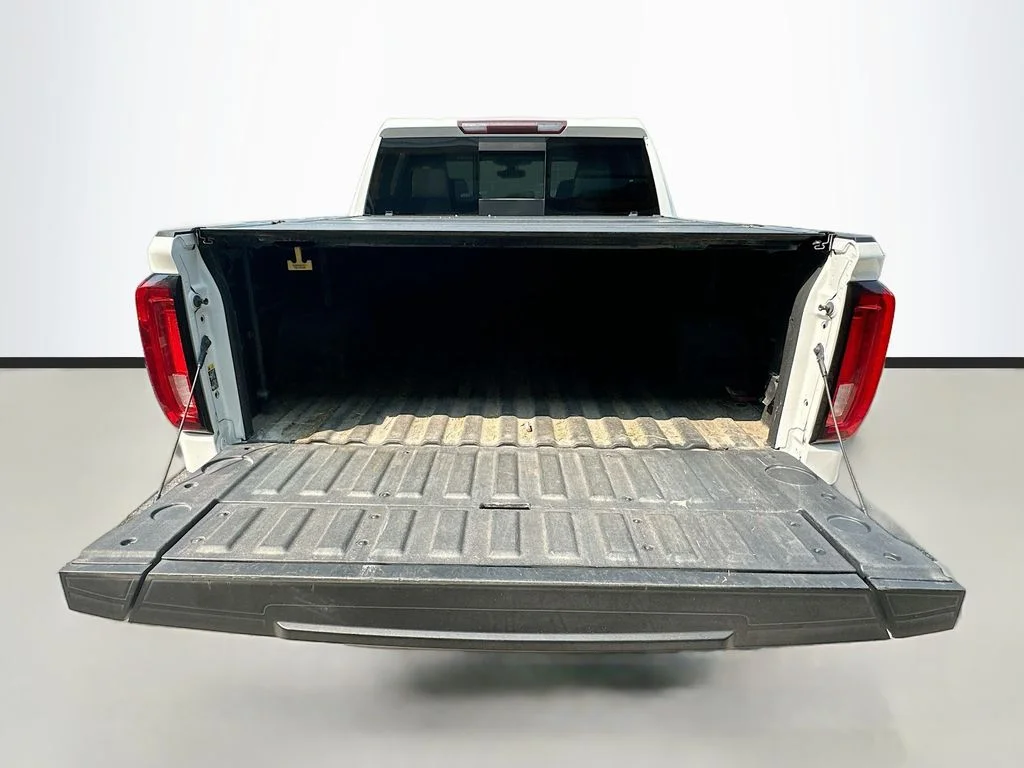 Used 2019 White GMC SLT image 27