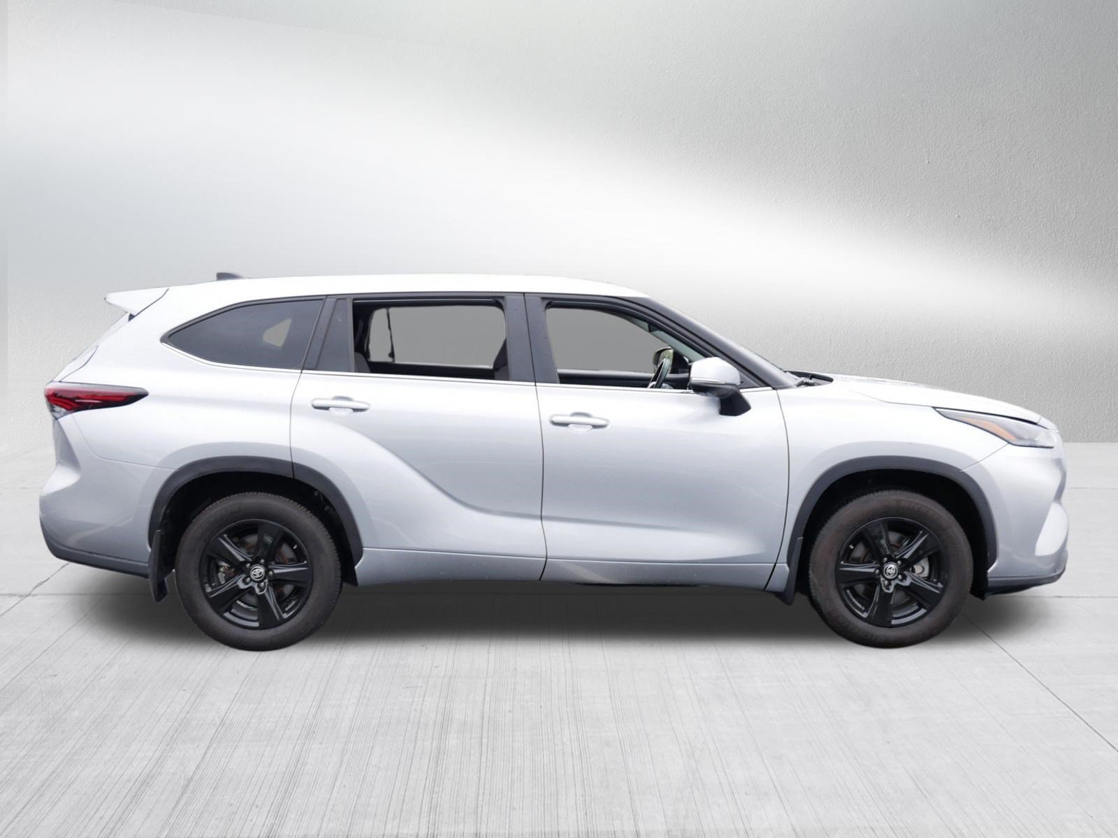 2024 Toyota Highlander LE - Photo 8