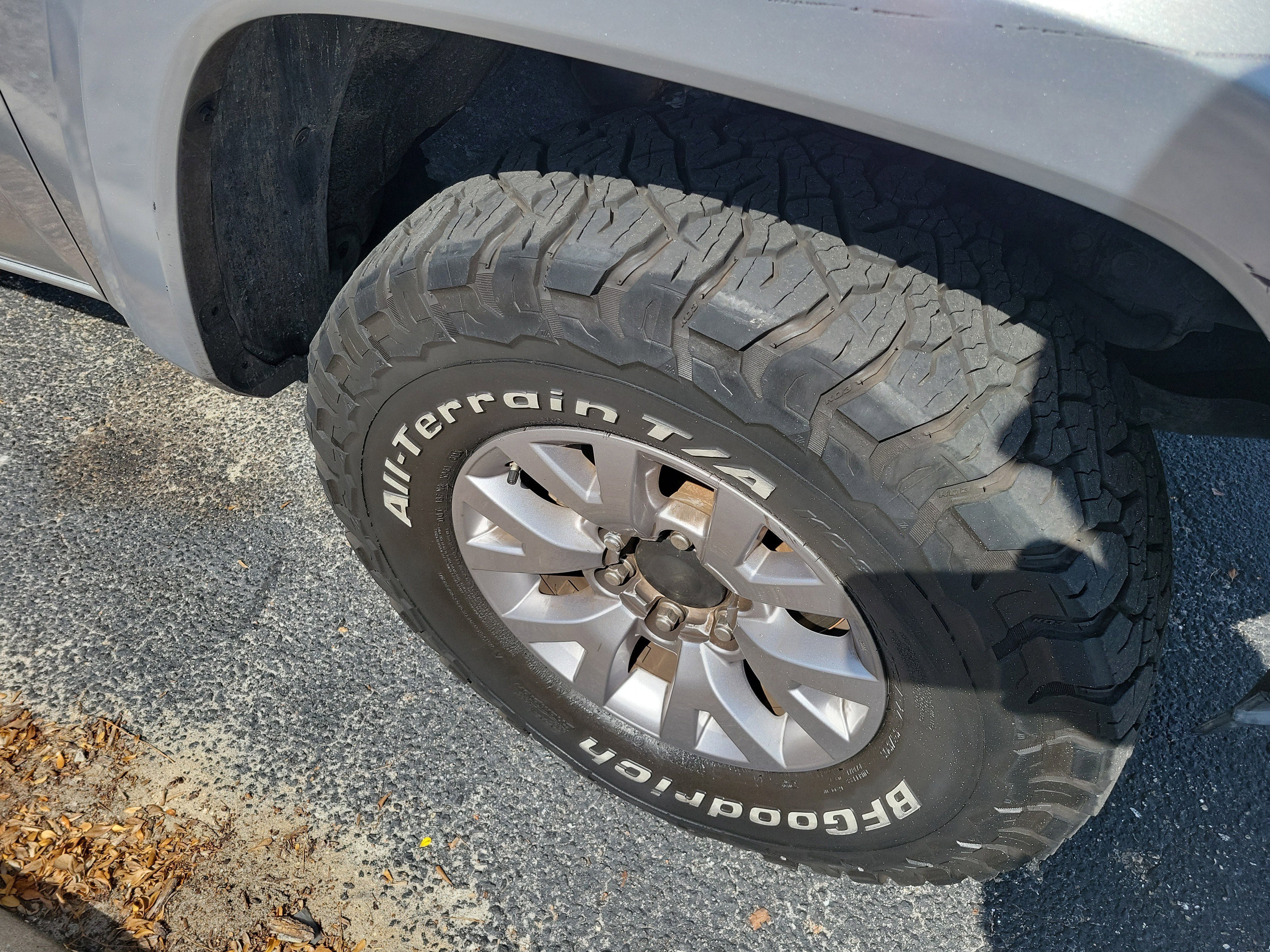 Used 2017 Silver Sky Metallic Toyota SR5 image 6